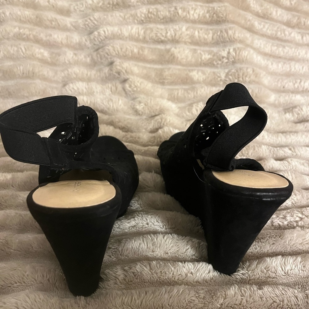 Chinese Laundry Peep Toe Wedges - Picture 3 of 7